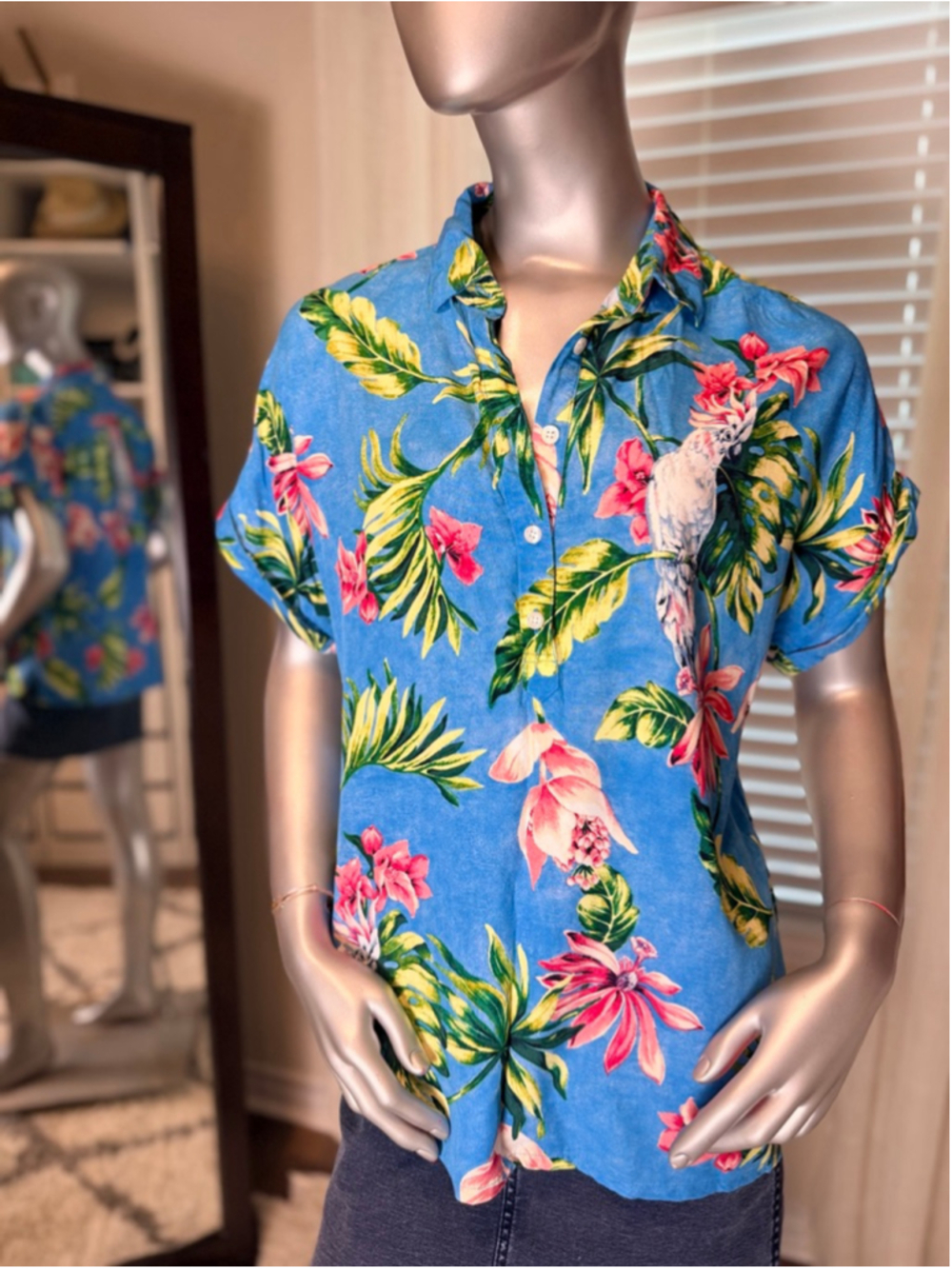 Tommy Bahama Medium Tropical Parrot Floral Hawaiian Button Front Shirt Blue